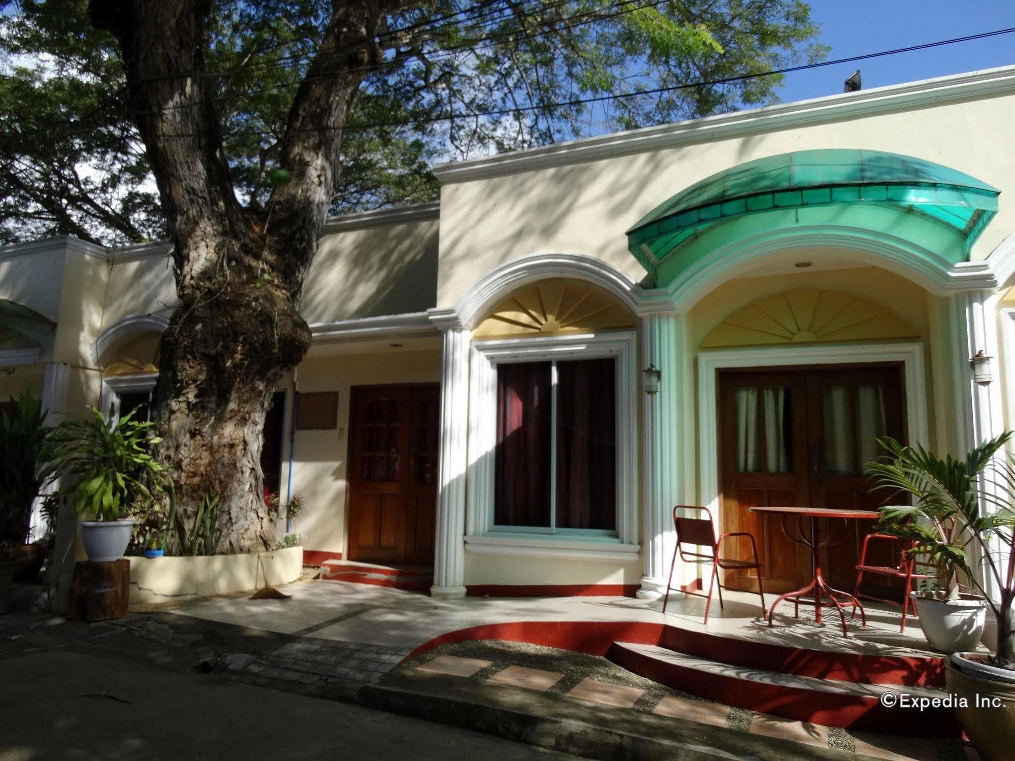 D'Lucky Garden Inn & Suites Tiniguiban 外观 照片
