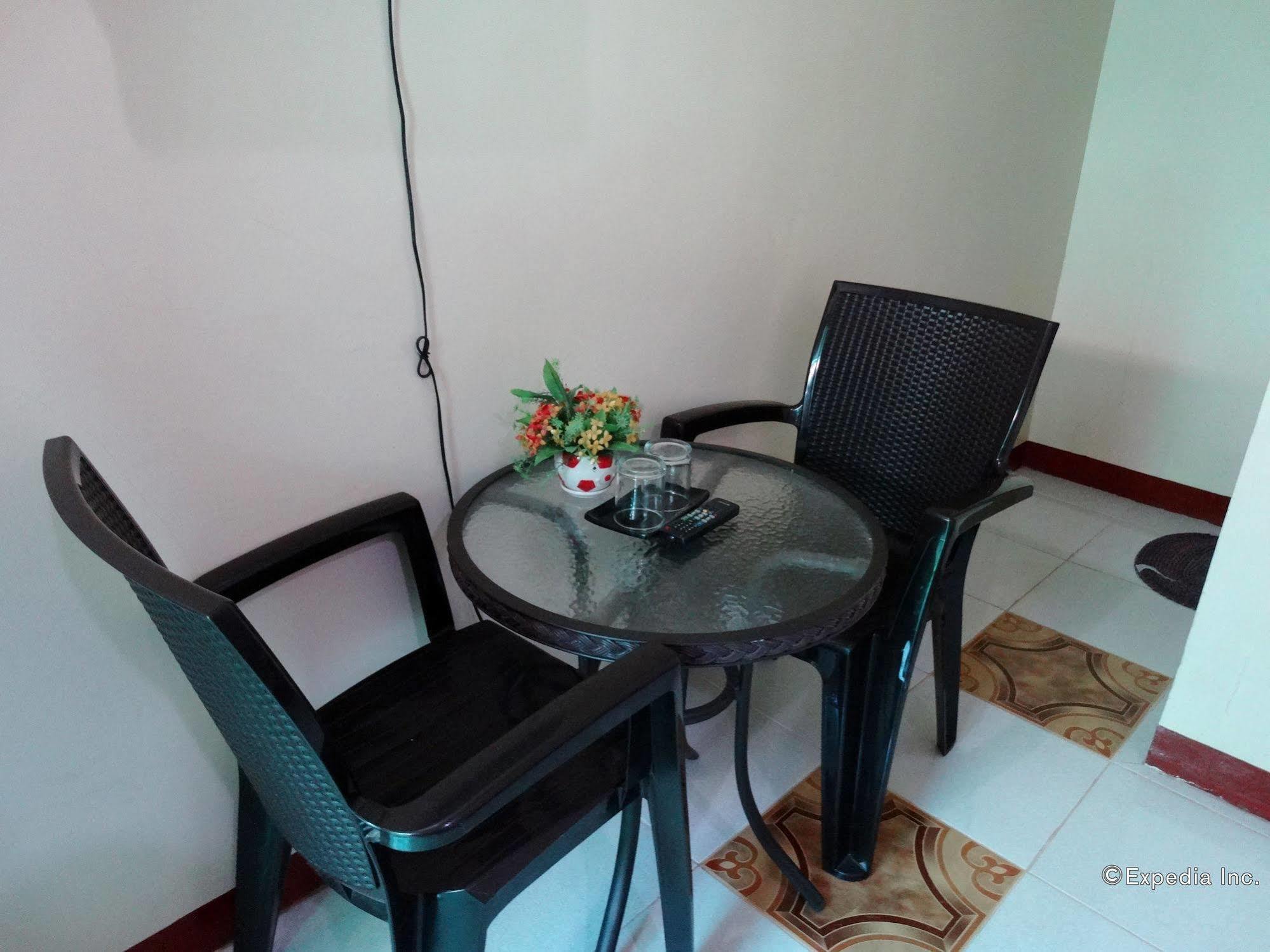 D'Lucky Garden Inn & Suites Tiniguiban 外观 照片