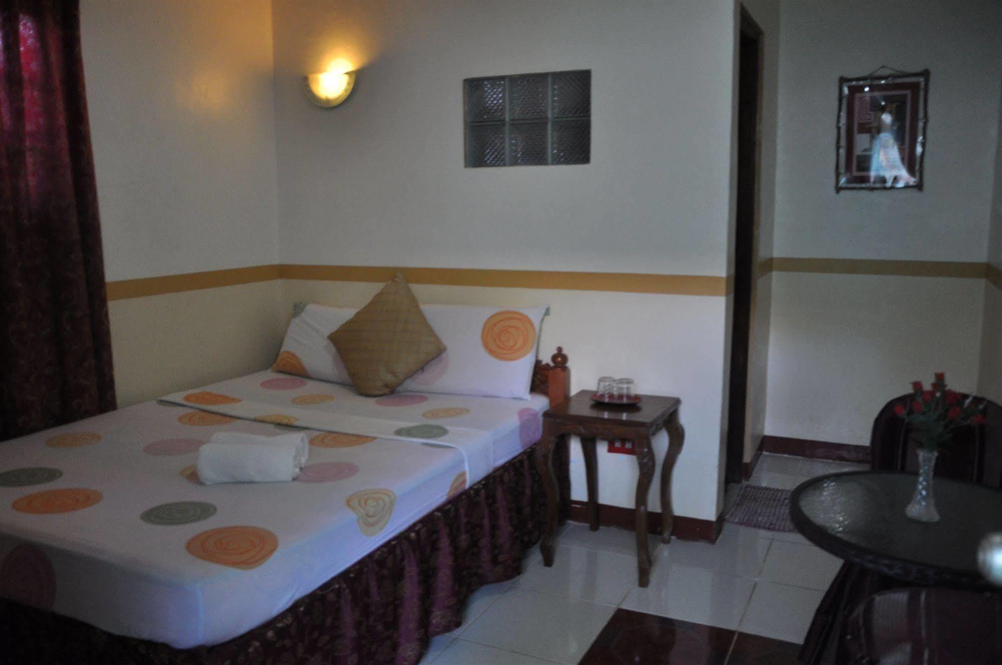D'Lucky Garden Inn & Suites Tiniguiban 外观 照片